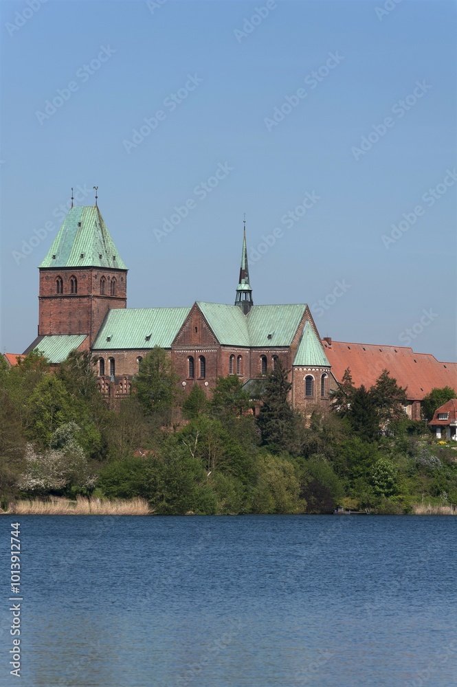 Ratzeburg Cathedral, Domsee lake in front, Ratzeburg, Schleswig-Holstein, Germany, Europe Ratzeburg Cathedral, Domsee lake in front, Ratzeburg, Schleswig-Holstein, Germany, Europe