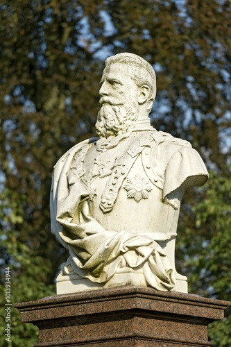 Marble bust, memorial to King and Emperor Friedrich III, spa garden, Bad Homburg vor der Höhe, Hesse, Germany, Europe