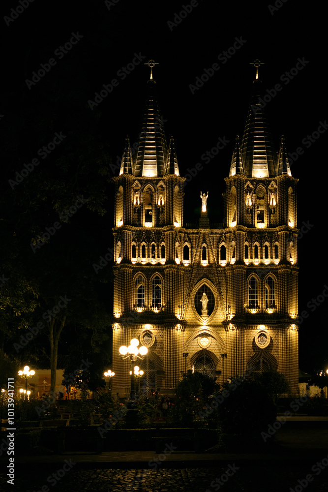 Fototapeta premium Jardin main church at night, Colombia