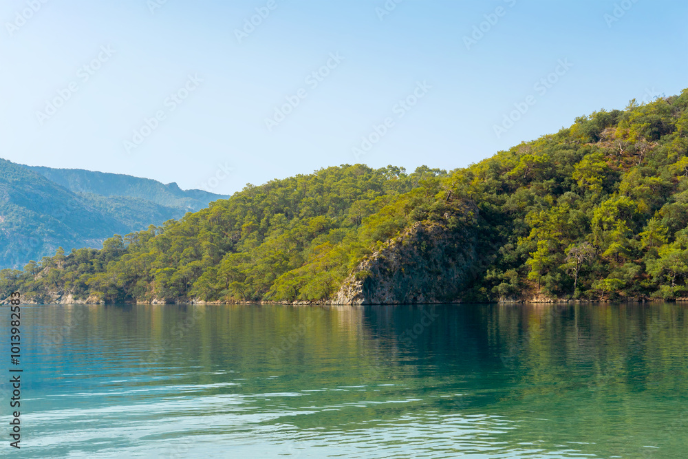 Obraz premium Calm Blue Lagoon on a Clear Summer Day – A Tropical Paradise for Relaxation