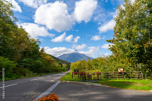 北海道の道路の風景　羊蹄山方面