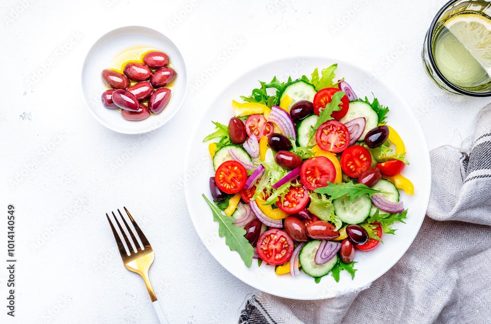 Εκτύπωση καμβά Colorful vegetable salad with olives, tomato, paprika, cucumber, onion, and herbs