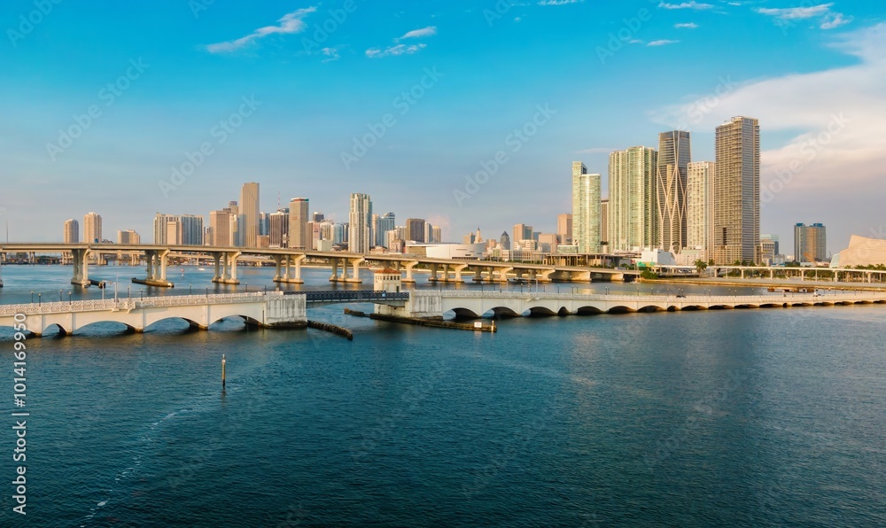 Fototapeta premium West Venetian Causeway Bridge in the Biscayne Bay and the downtown Miami waterfront, Florida, United States.