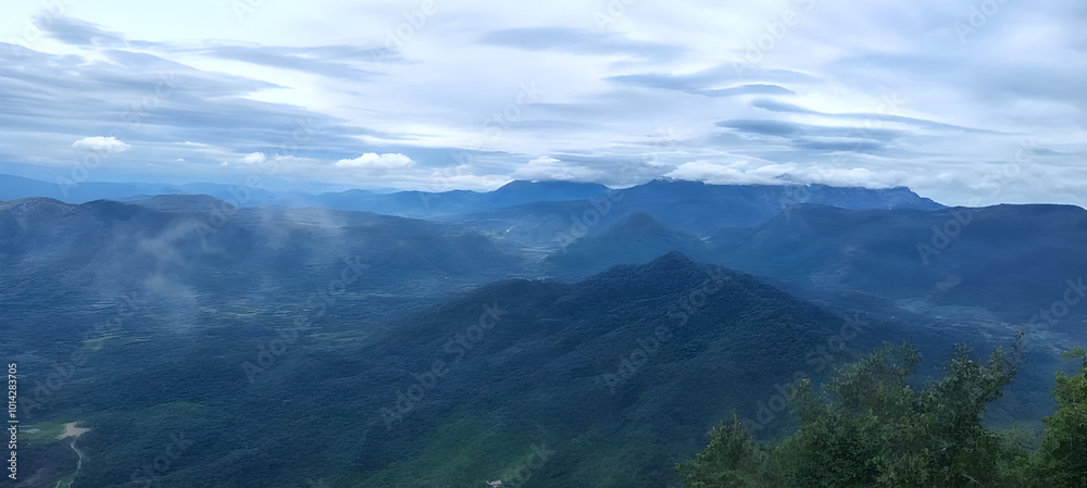 Fototapeta premium view of the mountains