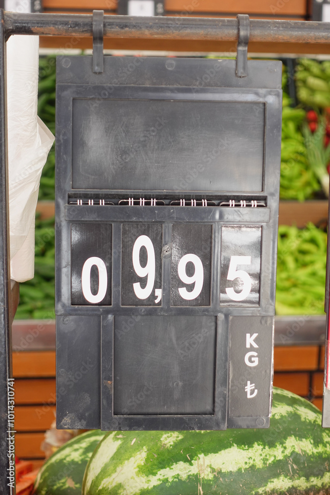Obraz premium The Market Price Board for Watermelon is currently displaying a price of 0.99 per KG