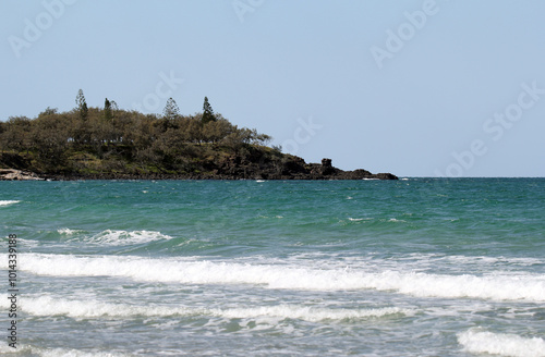 Konstfotografi Ocean waves and trees at a beach at Elliott Heads near Bundaberg in Queensland,