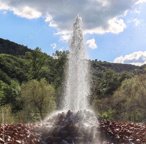 Obraz na płótnie Unique cold water geyser in Andernach w salonie