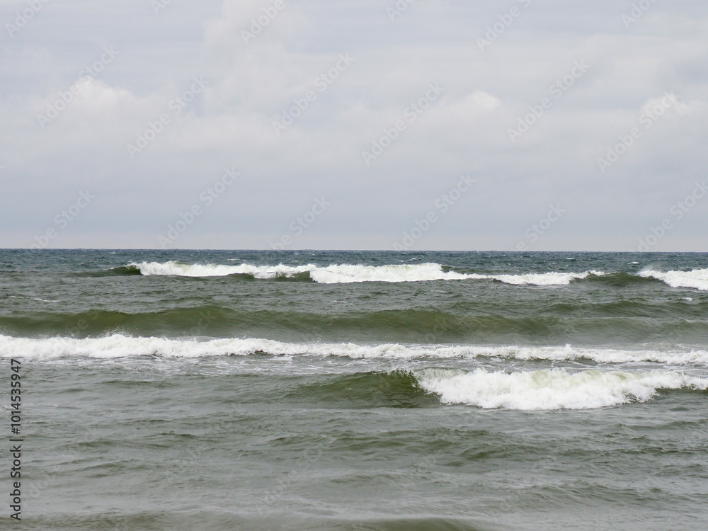 Endless Ocean Under a Cloudy Sky: Serenity and Grandeur of Nature Endless Ocean Under a Cloudy Sky: Serenity and Grandeur of Nature