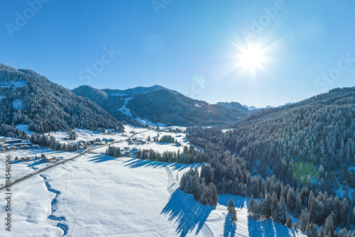 Beste Bedingungen für alpinen Wintersport im Balderschwanger Hochtal in den Allgäuer Alpen photo