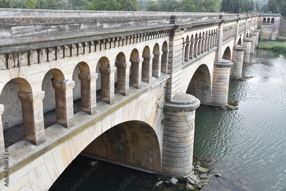 Naklejka premium Pont-canal franchissant l'Orb à Béziers. France
