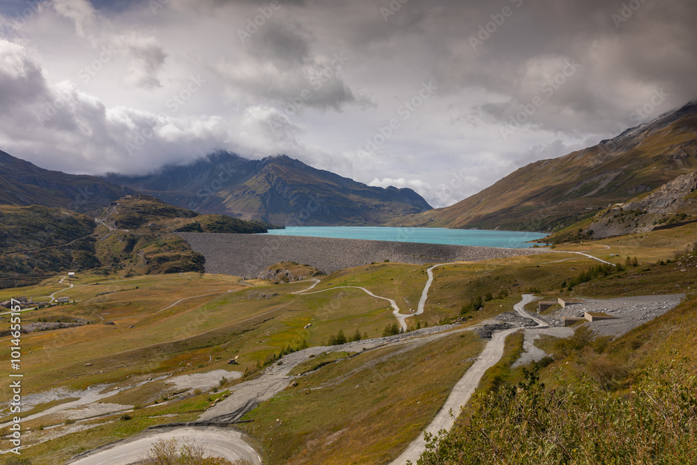 Le barrage du Mont Cenis dans les Alpes Le barrage du Mont Cenis dans les Alpes