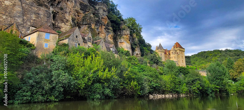 Périgord, France / Rivière Espérance et Château de Fayrac photo