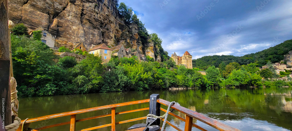 Périgord, France / Rivière Espérance et Château de Fayrac Périgord, France / Rivière Espérance et Château de Fayrac