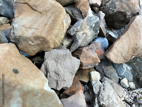 Patterned collection of natural stone fragments