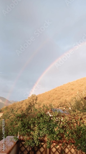 Obraz na płótnie rainbow over the mountains w salonie