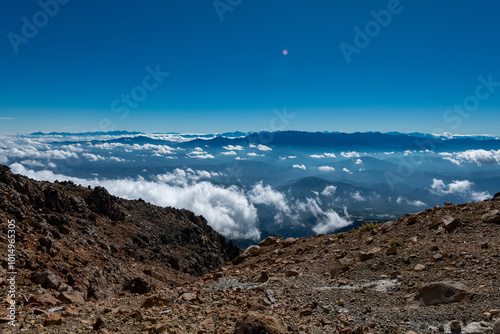 御嶽山八丁ダルミより富士山、甲斐駒ヶ岳を望む