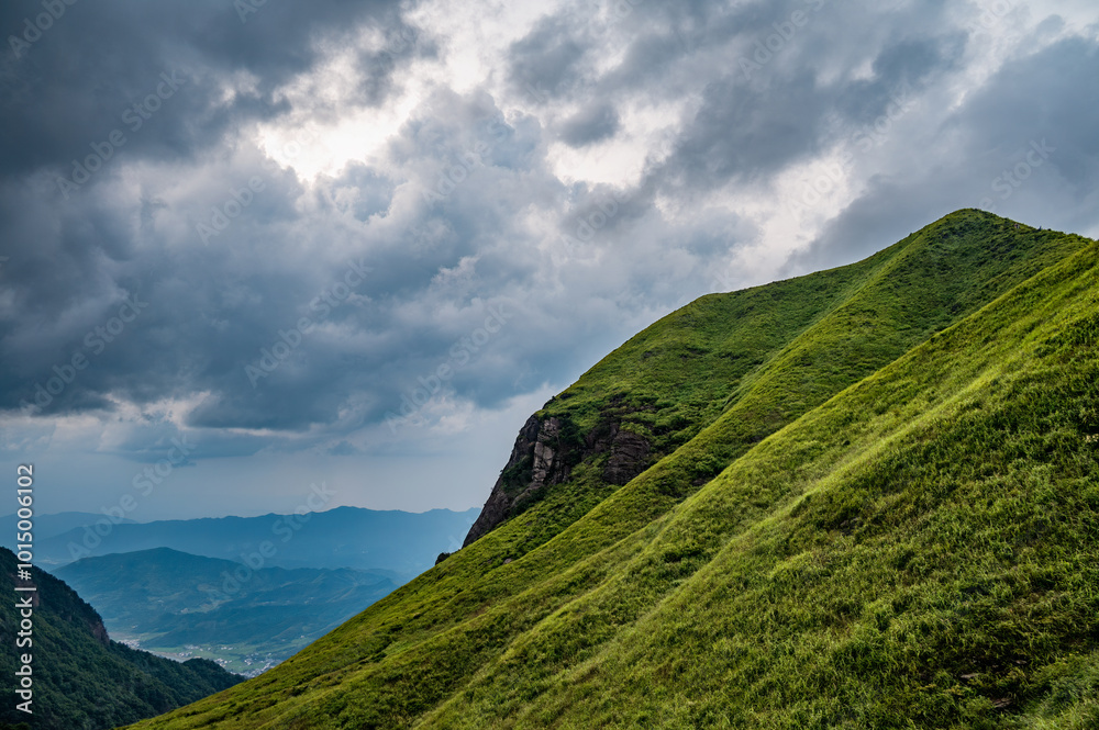 Fototapeta premium The mountainous landscape of the approaching storm