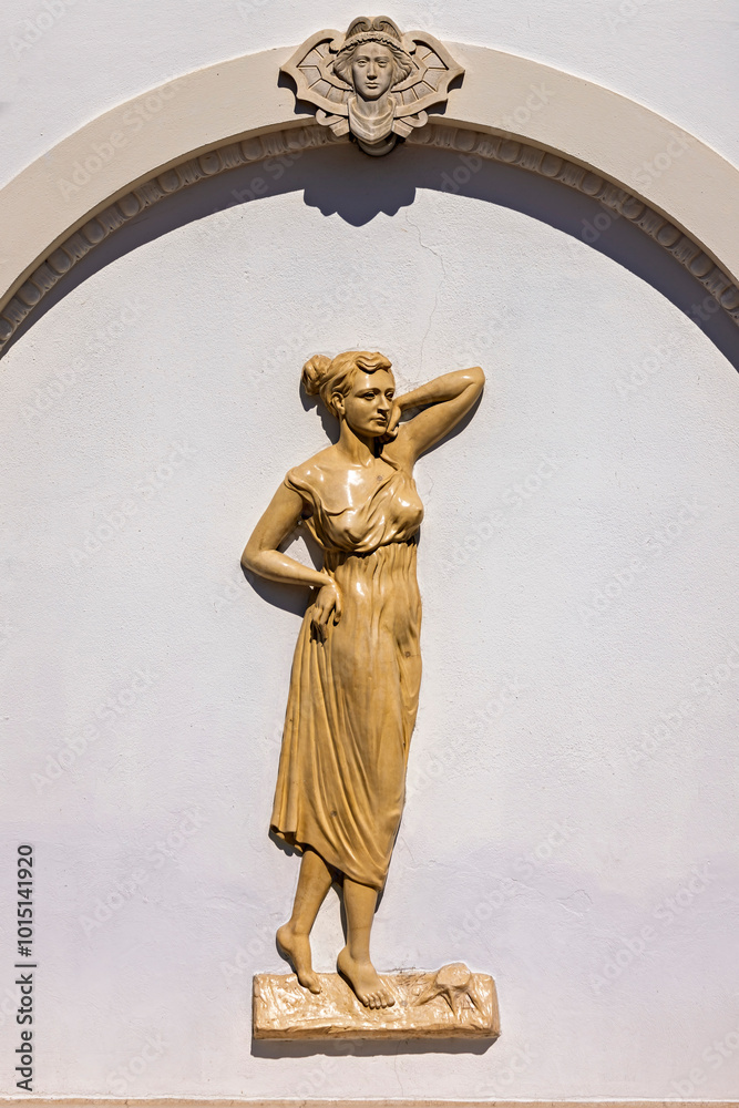 Obraz premium Statue and Monument in the City of Oradea