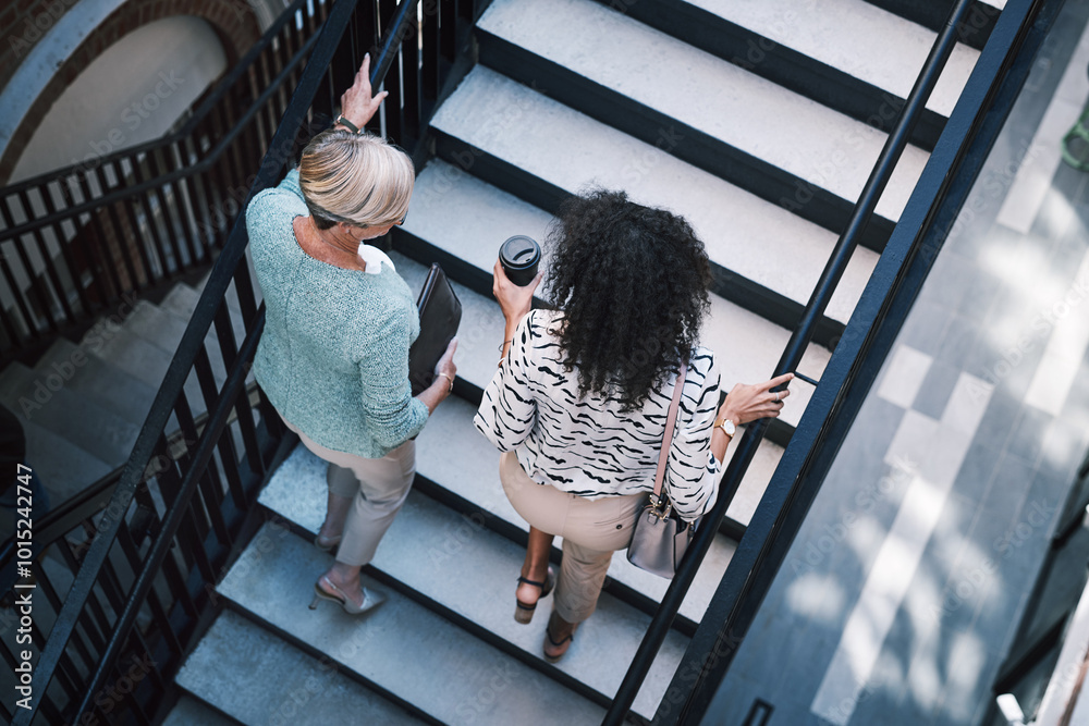 © HockleyM4/peopleimages.com - Walking, chat and business people on stairs with coffee, planning and morning travel to real estate office. Realtor, women and professional friends on steps with talk, drink and commute from above © HockleyM4/peopleimages.com - Walking, chat and business people on stairs with coffee, planning and morning travel to real estate office. Realtor, women and professional friends on steps with talk, drink and commute from above