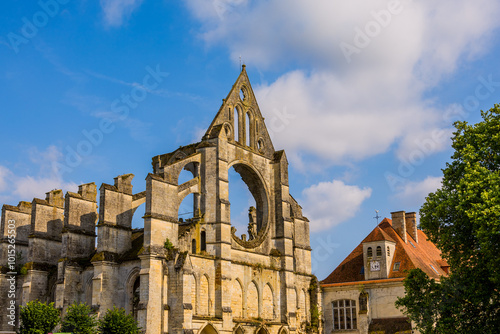 Vestiges de L'abbaye Notre-Dame de Longpont photo