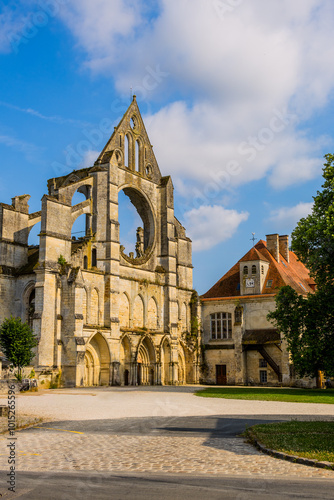 Vestiges de L'abbaye Notre-Dame de Longpont photo