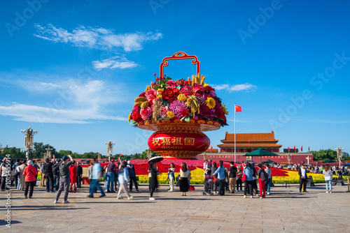Cuadro en lienzo Flowerbed at Tiananmen Square on National Day of the People's Republic of China