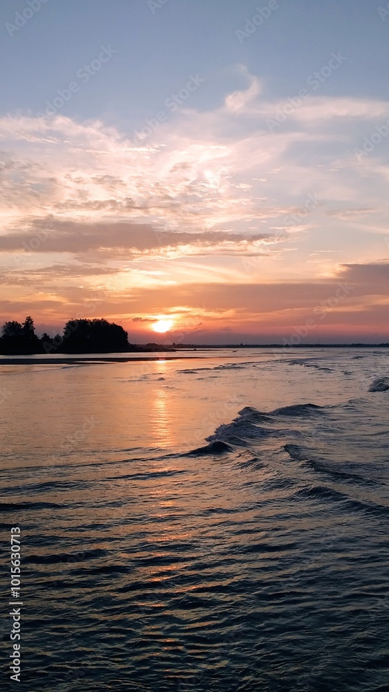 Naklejka premium sunset over the sea