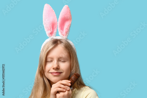 Cute little girl in bunny e...
