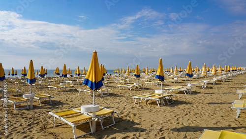 Obraz na płótnie Umbrellas on the beach of Lido di Jesolo near Venice, Veneto region, Italy. w salonie