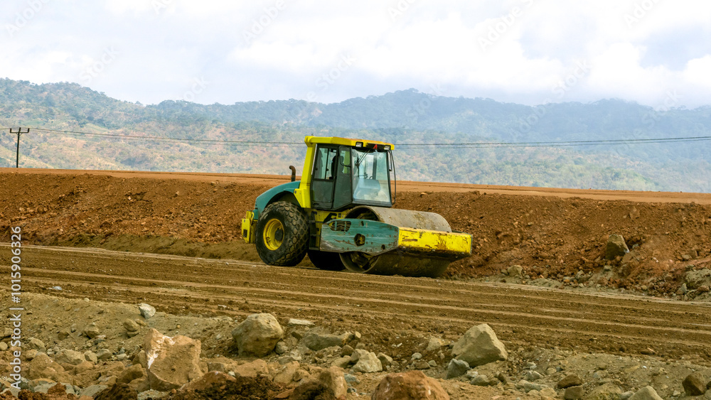 Obraz premium Roller compactor machine compacting ground