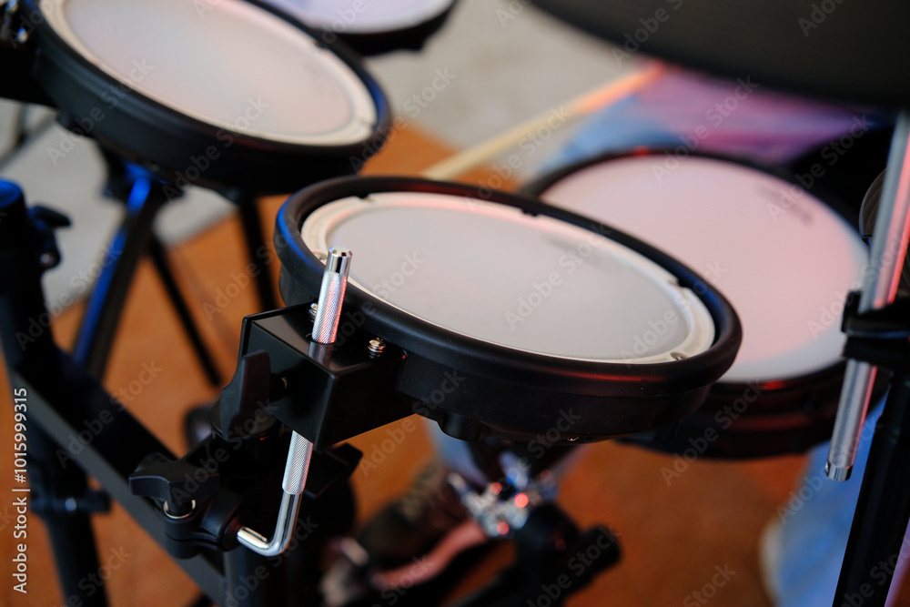 Obraz premium playing on a real drums, having fun music