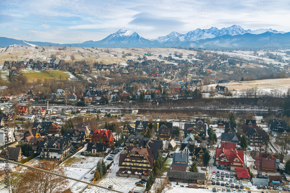 Obraz premium A view of Zakopane, Poland, showing a town with charming alpine architecture nestled in a peaceful valley