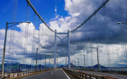 瀬戸大橋で海を渡る　備讃瀬戸大橋（香川県坂出市） photo