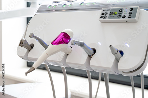 Obraz na płótnie Modern dental equipment in a clinic, featuring a variety of tools, including an air polisher, showcasing advanced technology for dental care w salonie