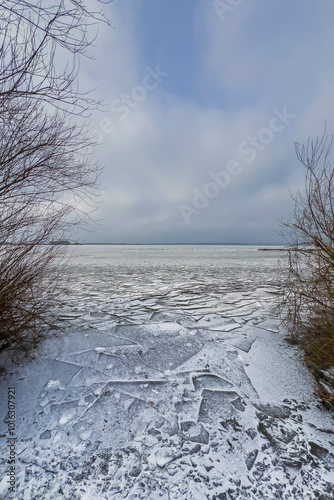 Eisschollen auf dem Dümmer See, Niedersachsen, Deutschland photo