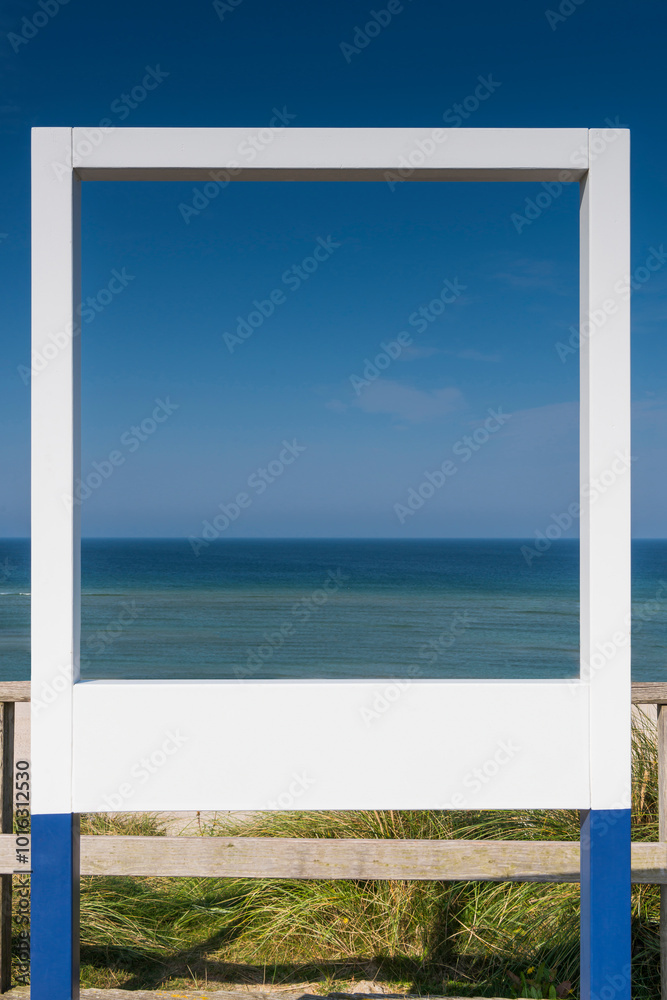 Fototapeta premium Polaroid-Fotorahmen als Fotospot für Selfie auf Sylt, Deutschland