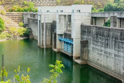 治水ダムの貯水 photo