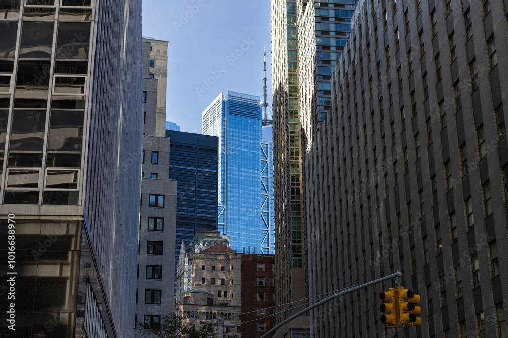 Obraz premium Variety of Old and Modern Office Buildings in the Financial District of New York City