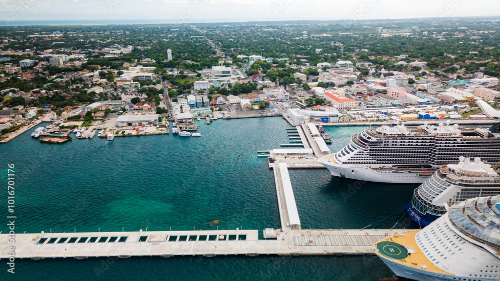 Fototapeta premium Drone of Beautiful Bahamas Perfect Day