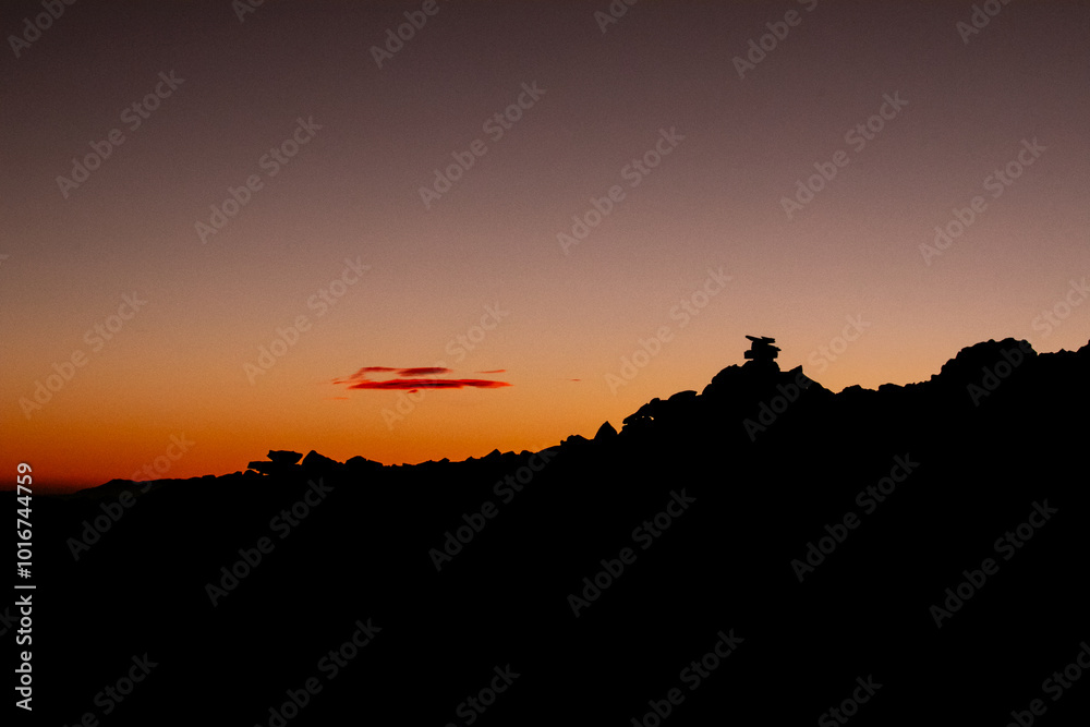 Obraz premium sunrise over the mountain