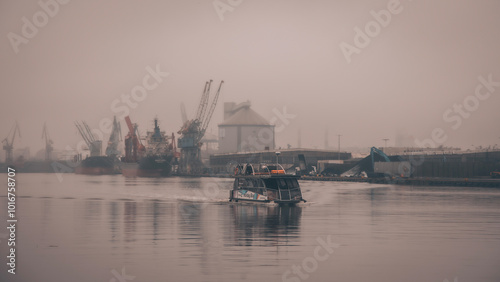 Obraz na płótnie port Gdanski w salonie