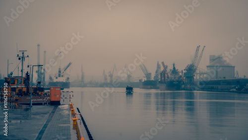 Obraz na płótnie port Gdanski w salonie
