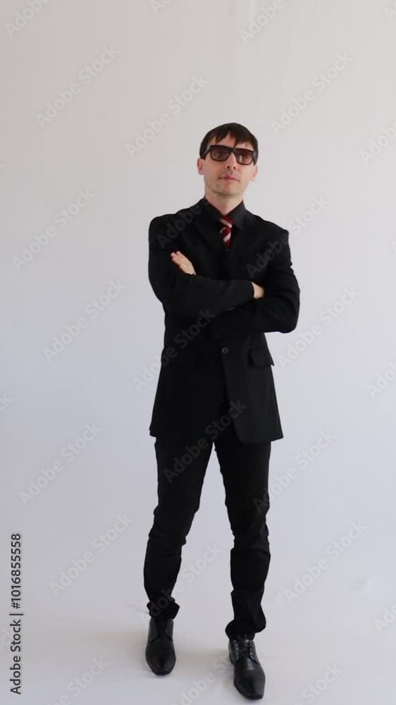 homem de negócios de braços cruzados homem de negócios de braços cruzados