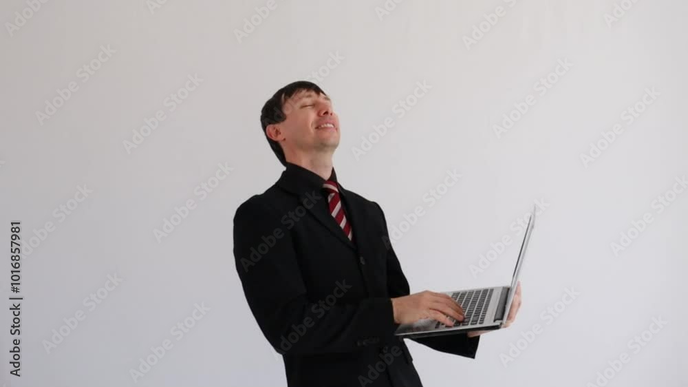 homem de negócios com computador portatil homem de negócios com computador portatil