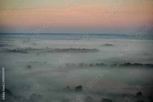 Morgendlicher Herbstnebel über dem Gäubodenland photo