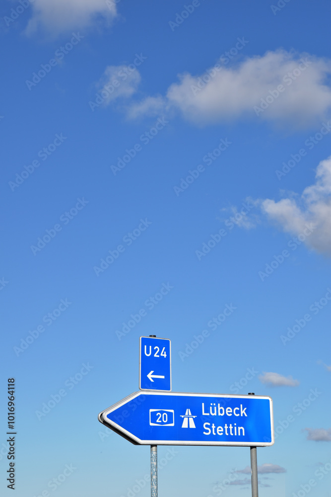 Wegweiser zur Autobahn A 20 Richtung Lübeck Stettin Wegweiser zur Autobahn A 20 Richtung Lübeck Stettin