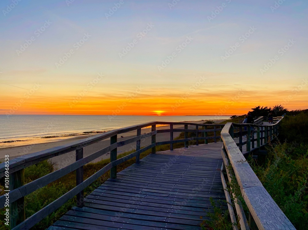 Naklejka premium pier at sunset on the island of Ile de Re in France
