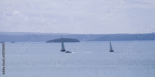 des bateaux dans la rade de Brest photo