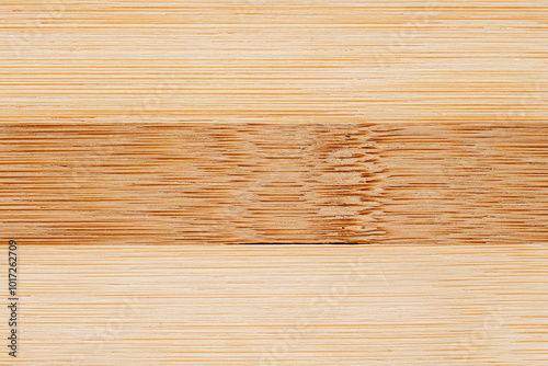 Superficie de una tabla de madera con franjas claras y oscuras, textura photo