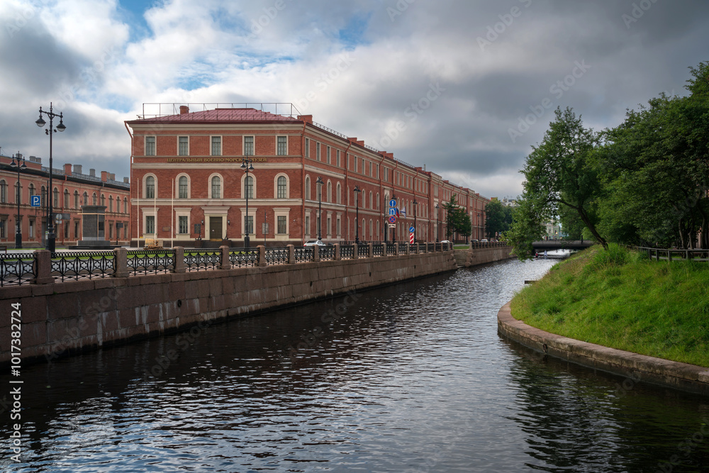 Fototapeta premium View of the Central Naval Museum on the Kryukov Canal embankment in front of the Park of Culture and Recreation on the island of New Holland on a summer day, St. Petersburg, Russia